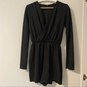 Missguided long sleeve romper in black, size L 💕